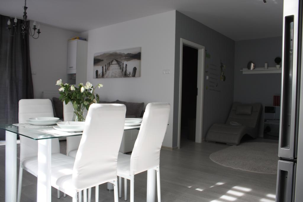 U-Stay Bond Apartament โควอบเซก ภายนอก รูปภาพ