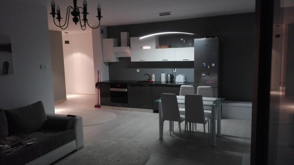 U-Stay Bond Apartament โควอบเซก ภายนอก รูปภาพ